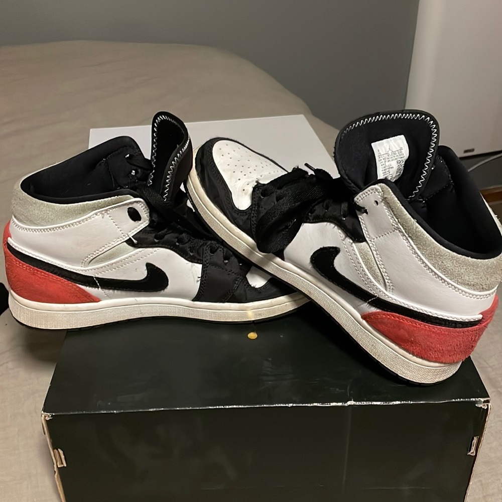 Air Jordan 1 MID SE